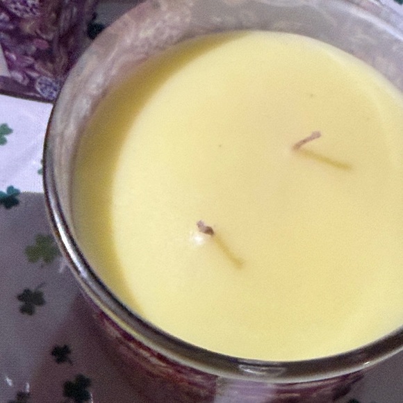 Lilly Pulitzer Medium 12 oz soy-based Candle “Tropical with a Twist” Haven Scent - Picture 9 of 10